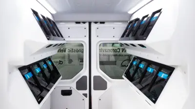 16 Vivalytic Analyser, die im inneren des MAN Testfahrzeugs in jeweils zwei Reihen rechts und links verbaut sind.